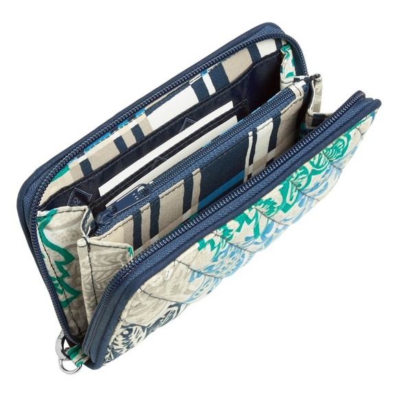 Vera Bradley Grab n Go Wristlet - Picture 2 of 8